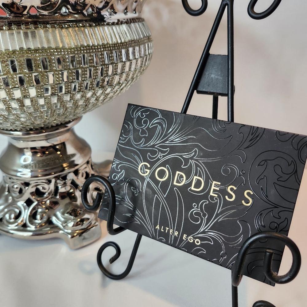 New ❤️‍🔥 Alter Ego Goddess Eyeshadow Palette - Black and Gold